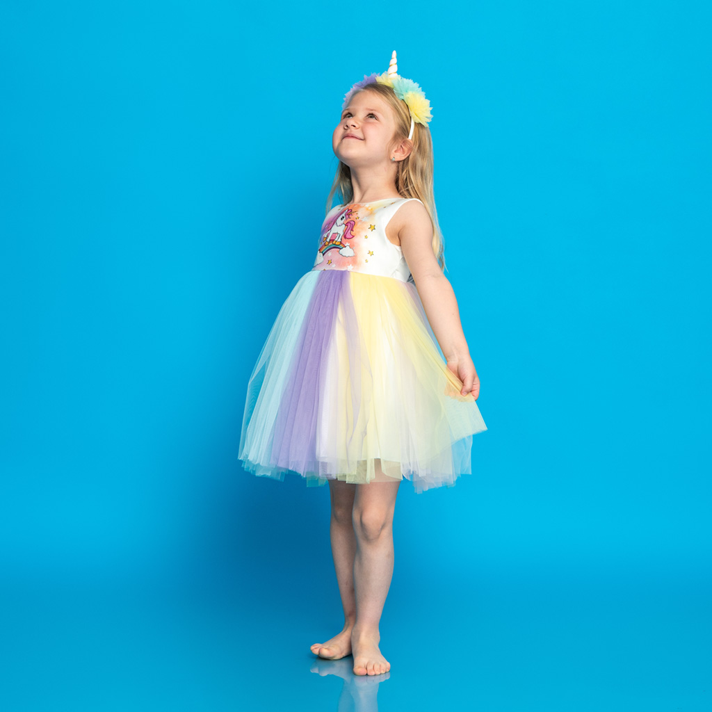 Παιδικο επισημο φορεμα με τουλι  Unicorn  με μια τιάρα ασπρα