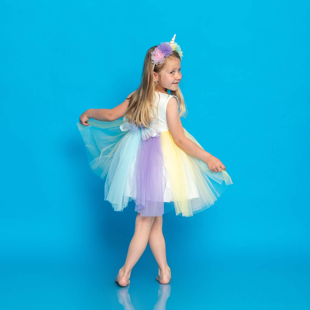 Παιδικο επισημο φορεμα με τουλι  Unicorn  με μια τιάρα ασπρα