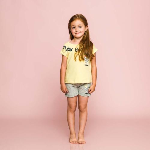 Детски летен комплект за момиче Cikoby Little Things тениска с къси панталонки Жълт