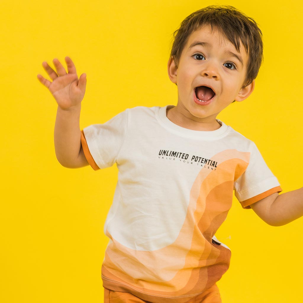 Детски комплект за момче тениска и къси панталонки Miniworld Unlimited Potential Оранжев